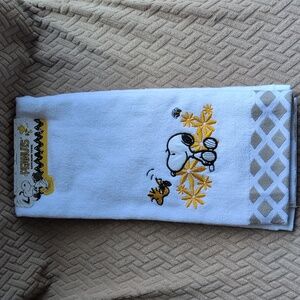 Peanut Snoopy & Woodstock Floral Hand Towel